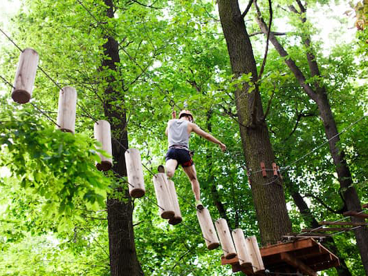 Besøg klatreskoven Camp Adventure fra Rødvig Ferieby | Ferie, Kurser og Konferencer i naturskønne omgivelser